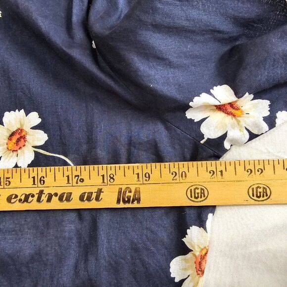 EUC LIKE NEW LIZ CLAIBORNE BLUE WHITE FLORAL BUTTON DOWN SHIRT SIZE M - Picture 11 of 12